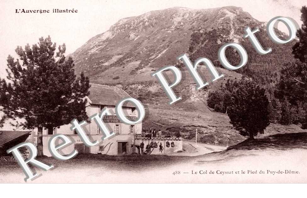 Le Col et le Pied du Puy de Dome