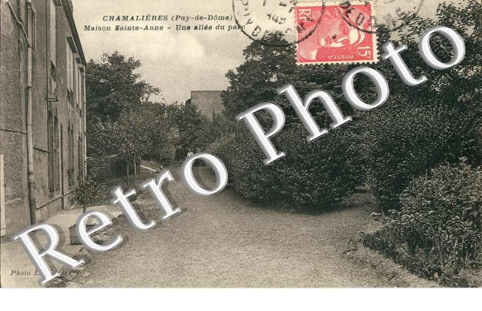 Maison Sainte Anne. Une allee du parc
