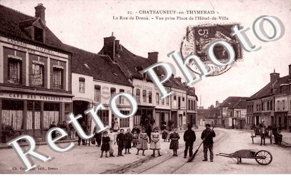 la rue de dreux, vue prise place de l'hotel de ville
