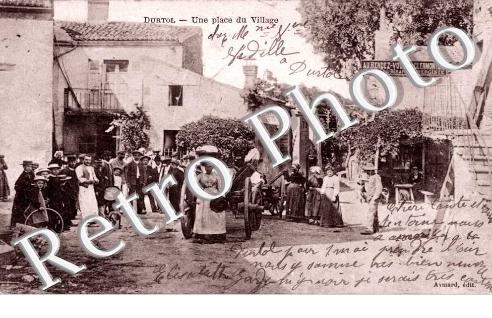 Une Place du Village