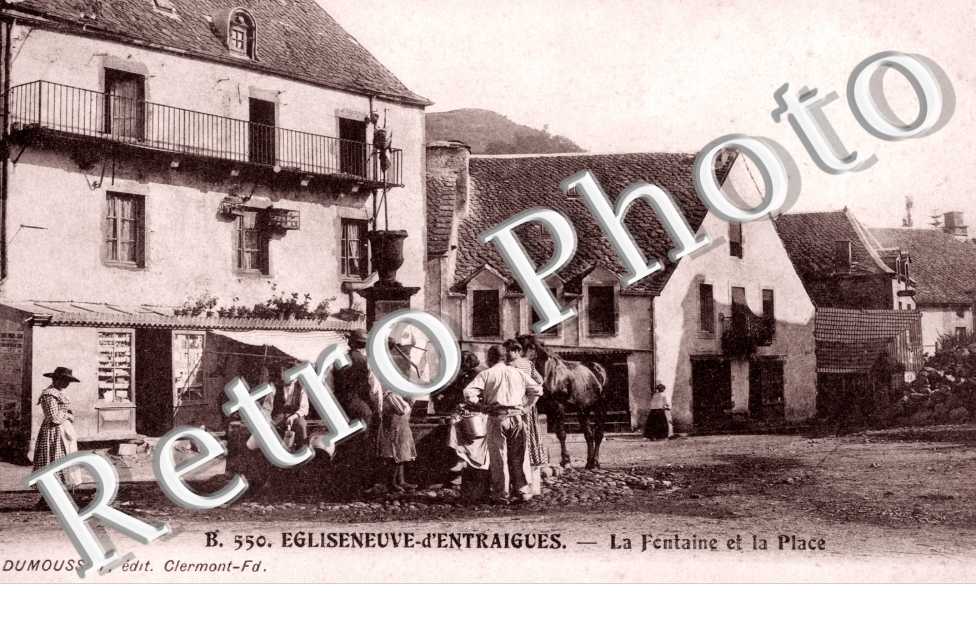 la fontaine et la place