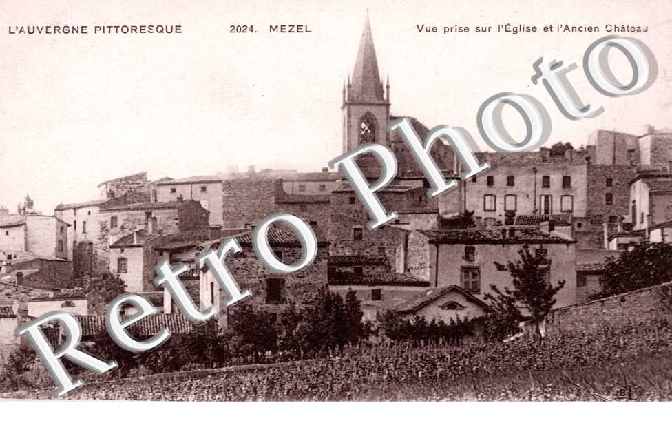 vue prise sur l'eglise et l'ancien chateau