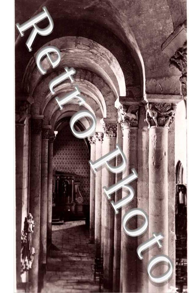 Interieur de l'eglise