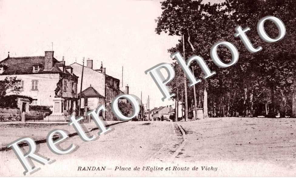 Place de l'Eglise et Route de Vichy