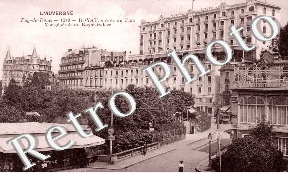 Entree du Parc, Vue Generale du Royat-Palace