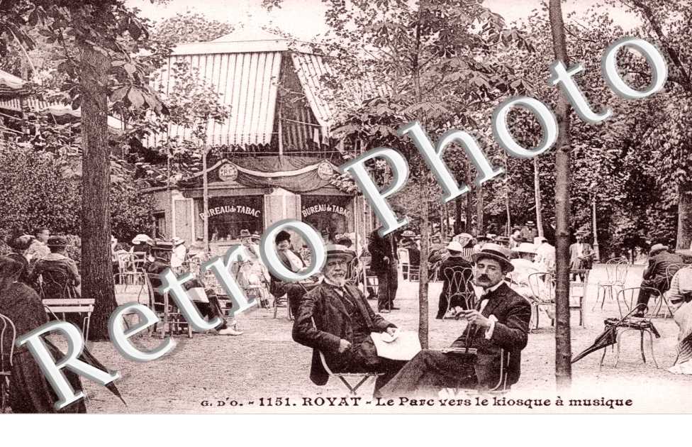 le Parc vers le Kiosque a Musique