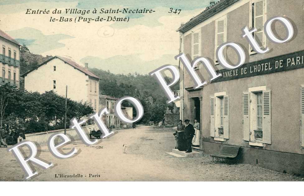 Entree du Village a Saint-Nectaire