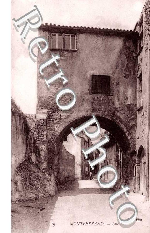 (Une rue)