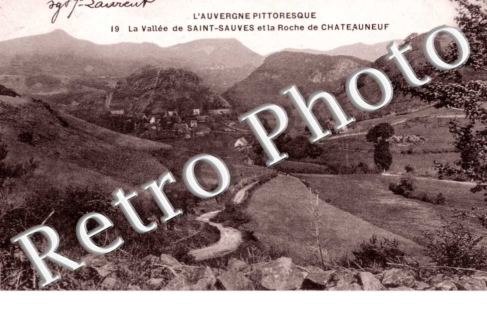 la  vallee de Saint Sauves et la Roche de Chateauneuf