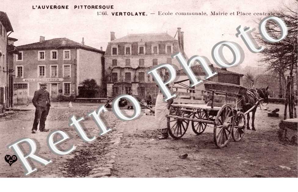 Ecole Communale, Mairie et Place Centrale