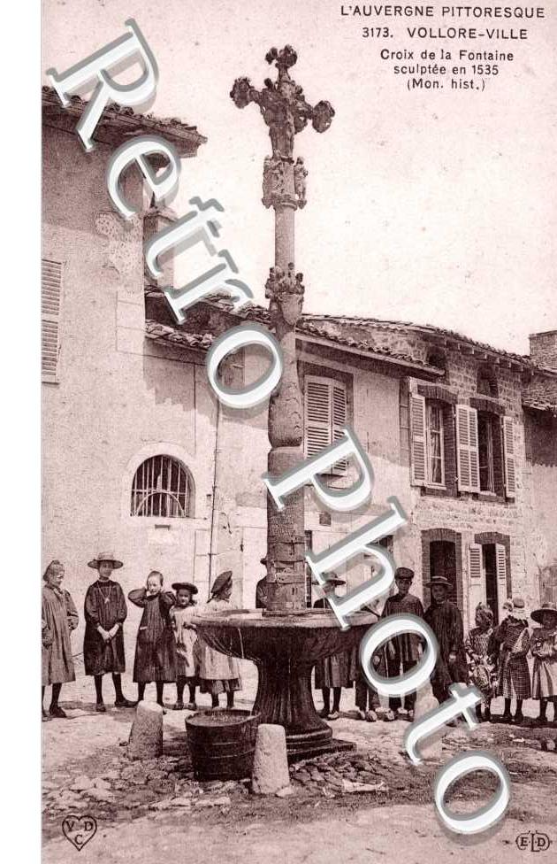 Croix de la Fontaine sculptee en 1535