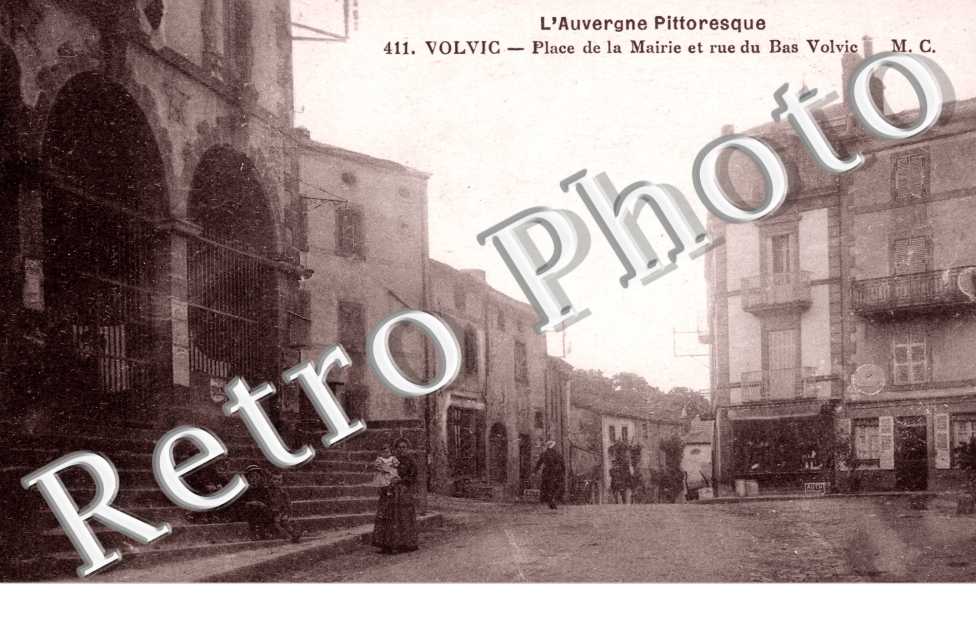 Place de la Mairie et Rue du Bas Volvic