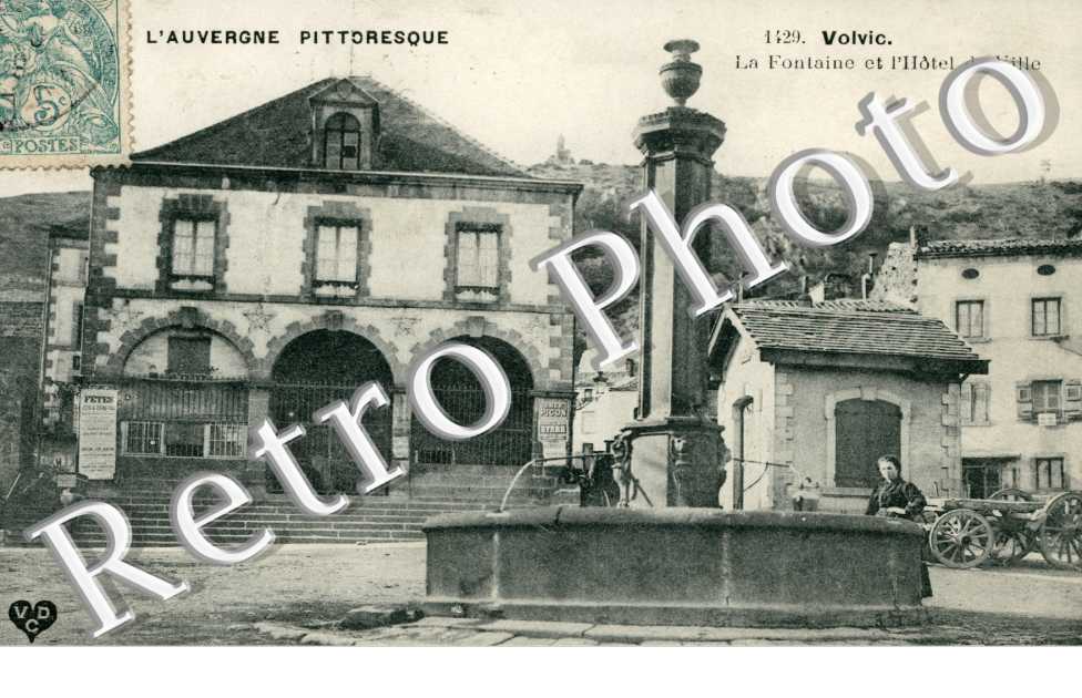 la Fontaine et l'Hotel de Ville