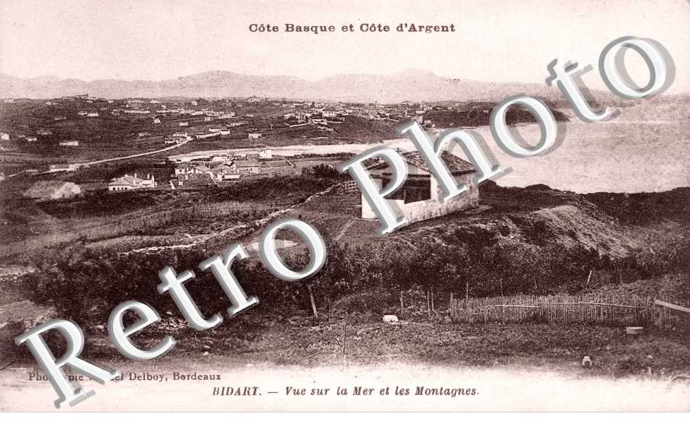 Vue sur la Mer et les Montagnes