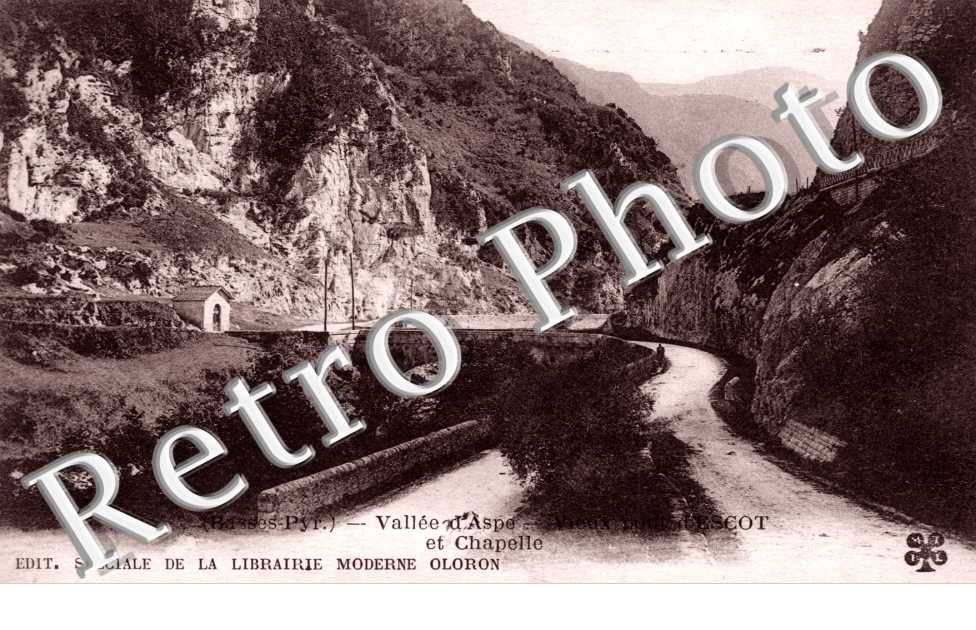 Vieux pont et chapelle