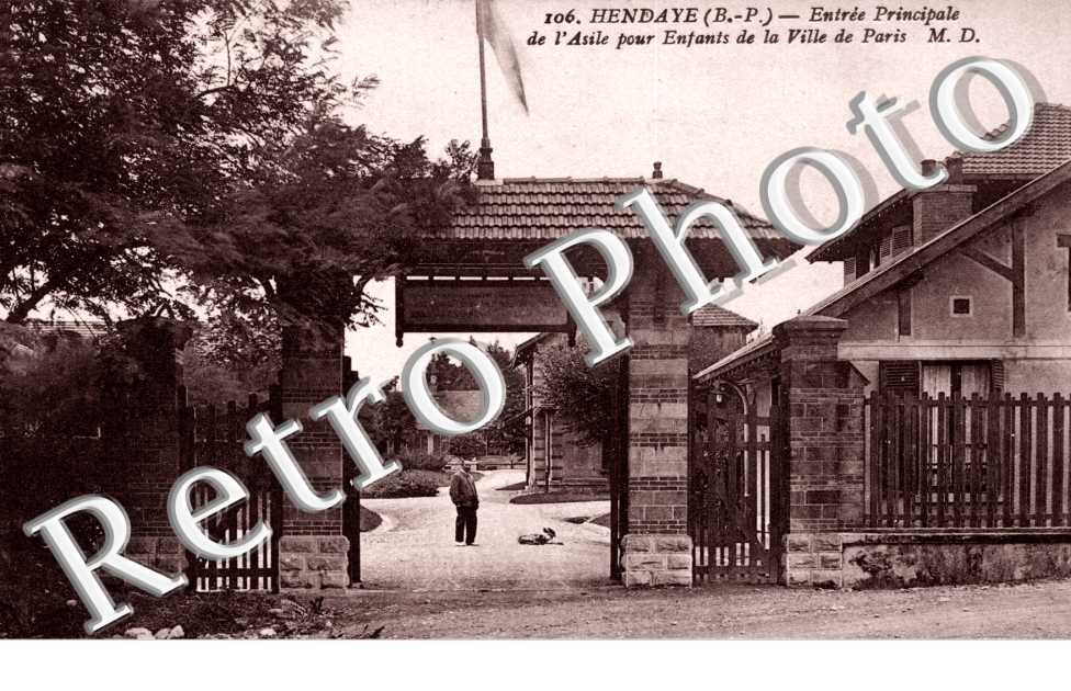 Entree principale de l'asile pour enfants de la ville de Paris