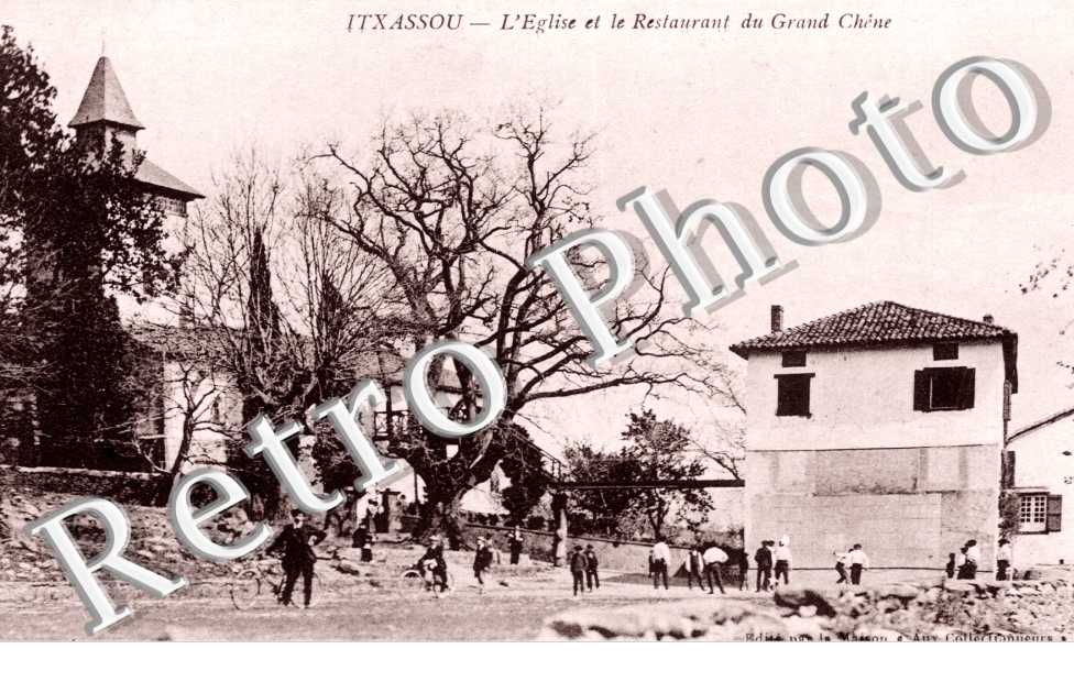 L'eglise et le restaurant du grand chene