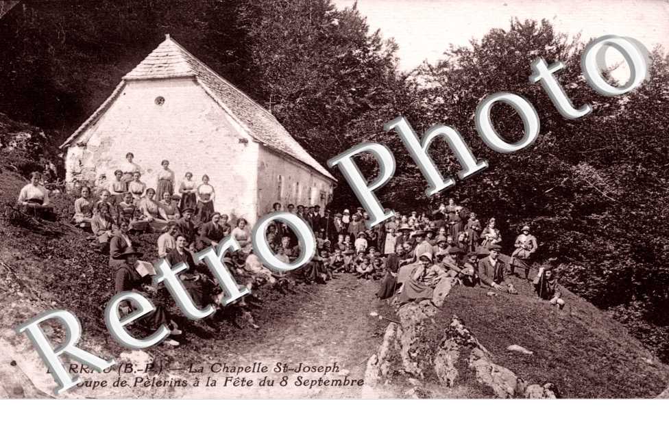 La chapelle Saint-Joseph - groupe de pelerins a la fete du 8 septembre