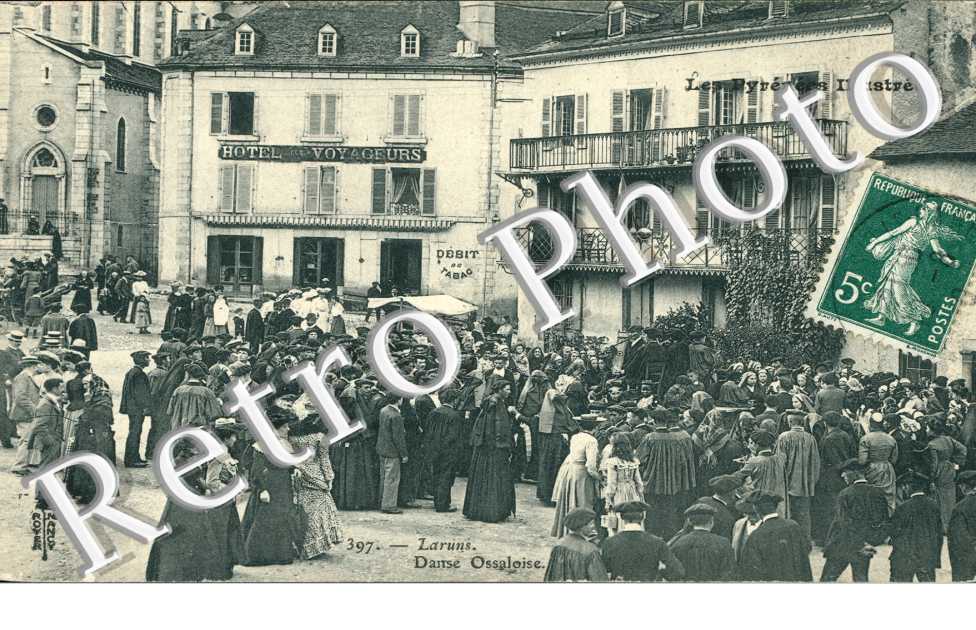 place (hotel des voyageurs)