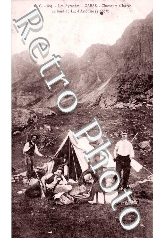Chassuers d'Izartds au bord du lac d'Artouste