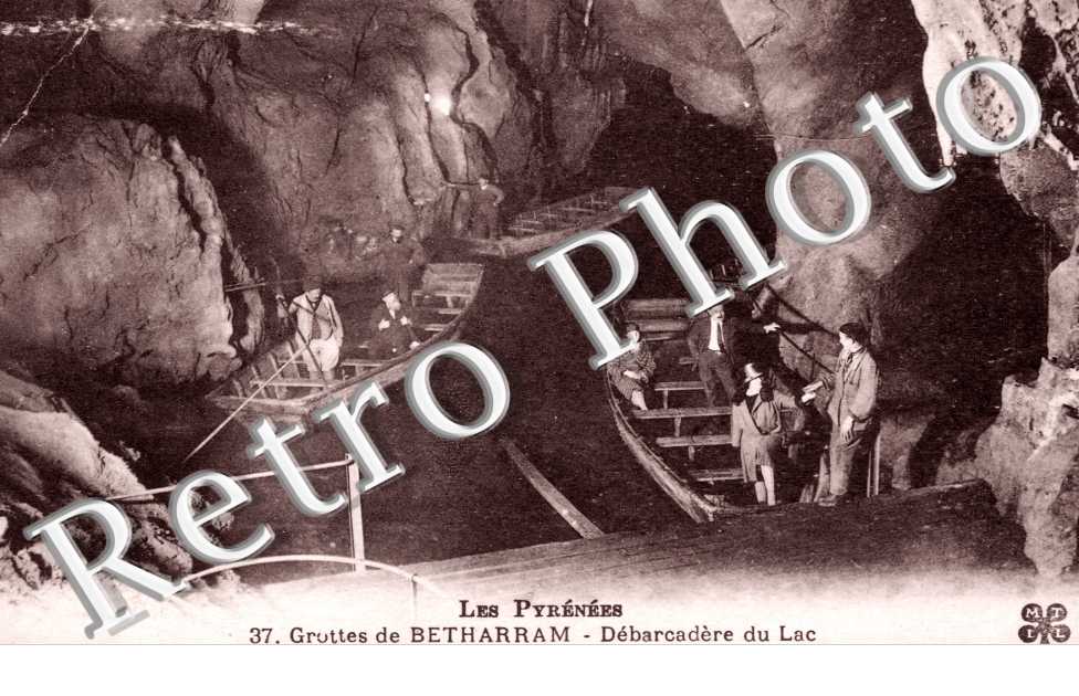 Grottes, debarcadere du Lac