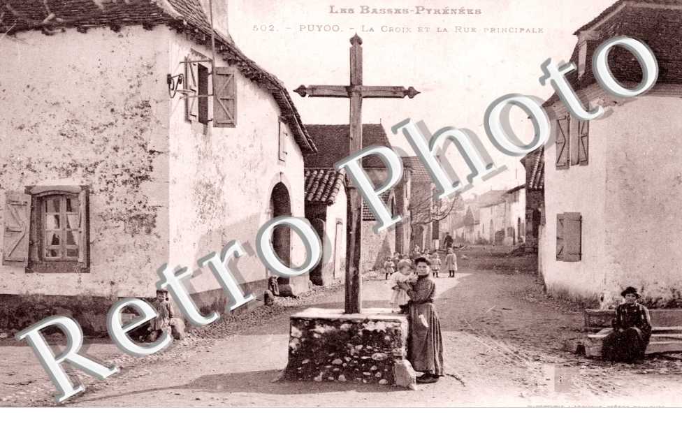 la cour et la rue principale