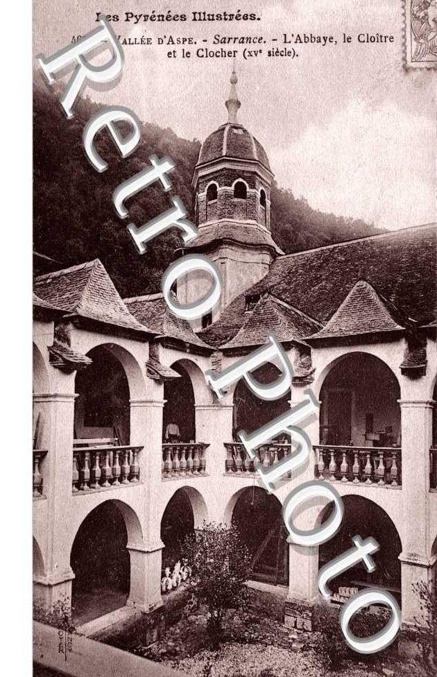 L'abbaye - le cloitre et le clocher