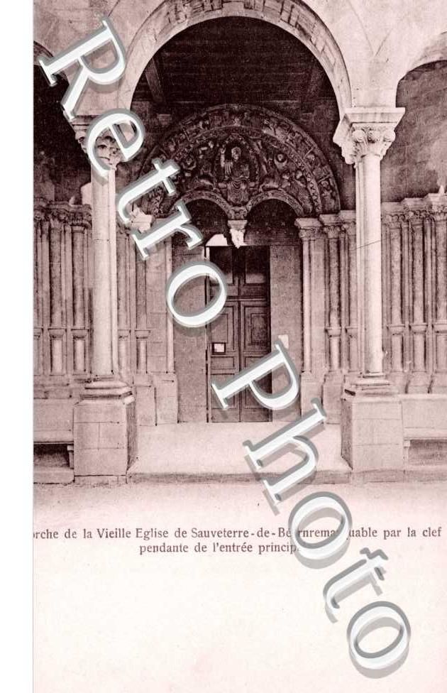 Porche de la vieille eglise