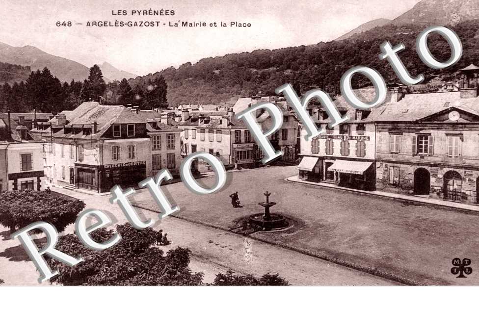 la Mairie et la Place