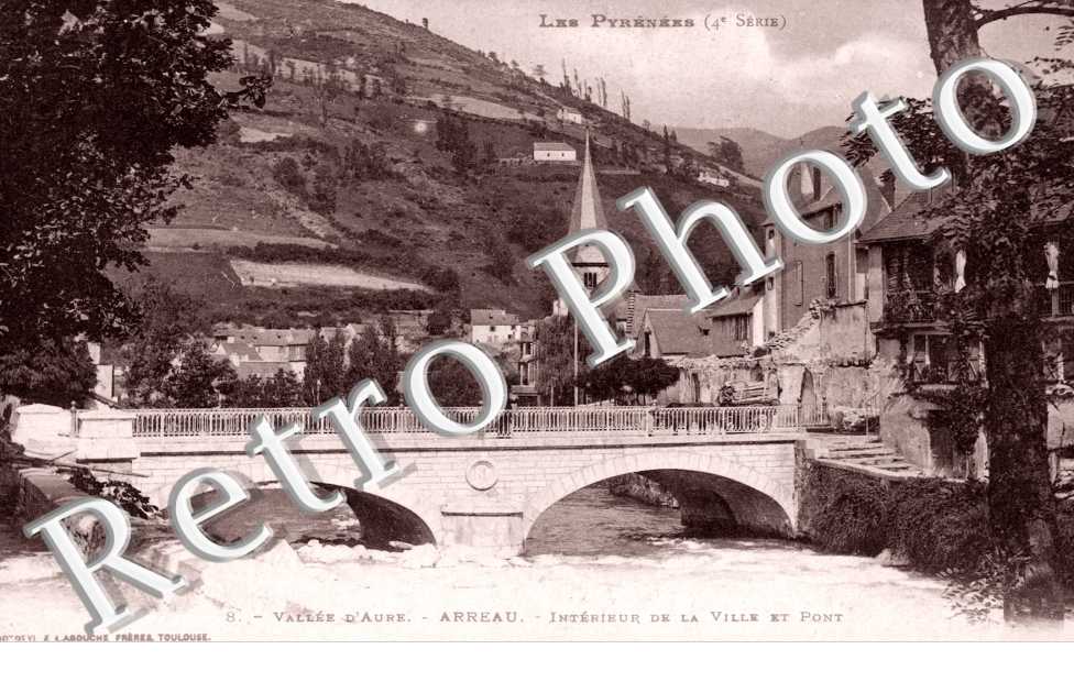 Interieur de la ville et pont