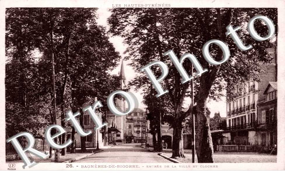 Bagneres-de-Bigorre, Entree de la Ville et Clocher