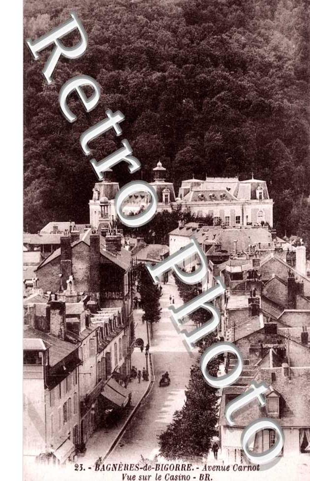 Bagneres-de-Bigorre, Avenue Carnot, Vue sur le Casino