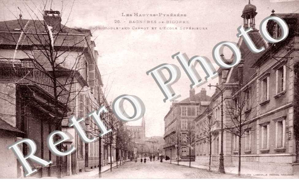 Bagneres-de-Bigorre, le Boulevard Carnot et l'Ecole Superieur