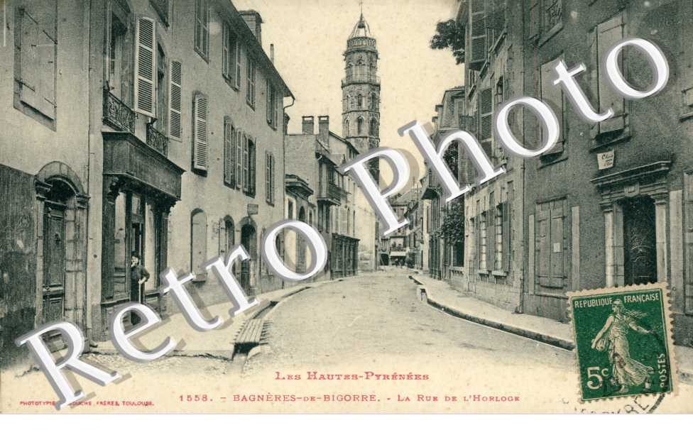 Bagneres-de-Bigorre,la Rue de l'Horloge