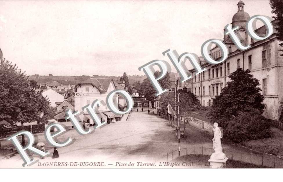 Bagneres-de-Bigorre, Place des Thermes, l'Hospice Civil