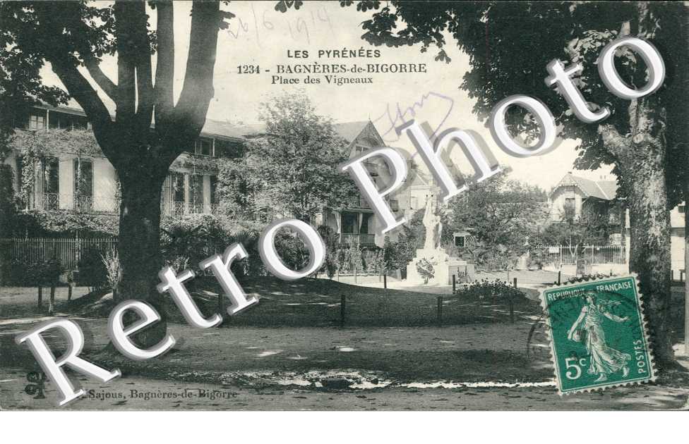 Bagneres-de-Bigorre, Place des Vigneaux