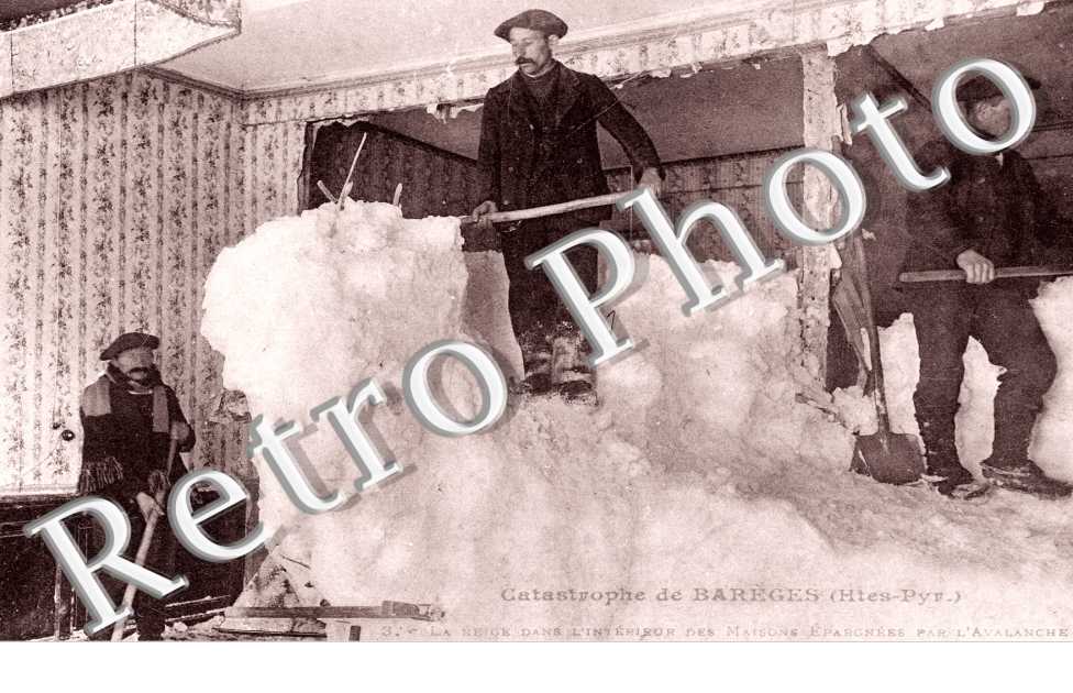 Catastrophe avalanche, la neige dans l'interieur des maisons