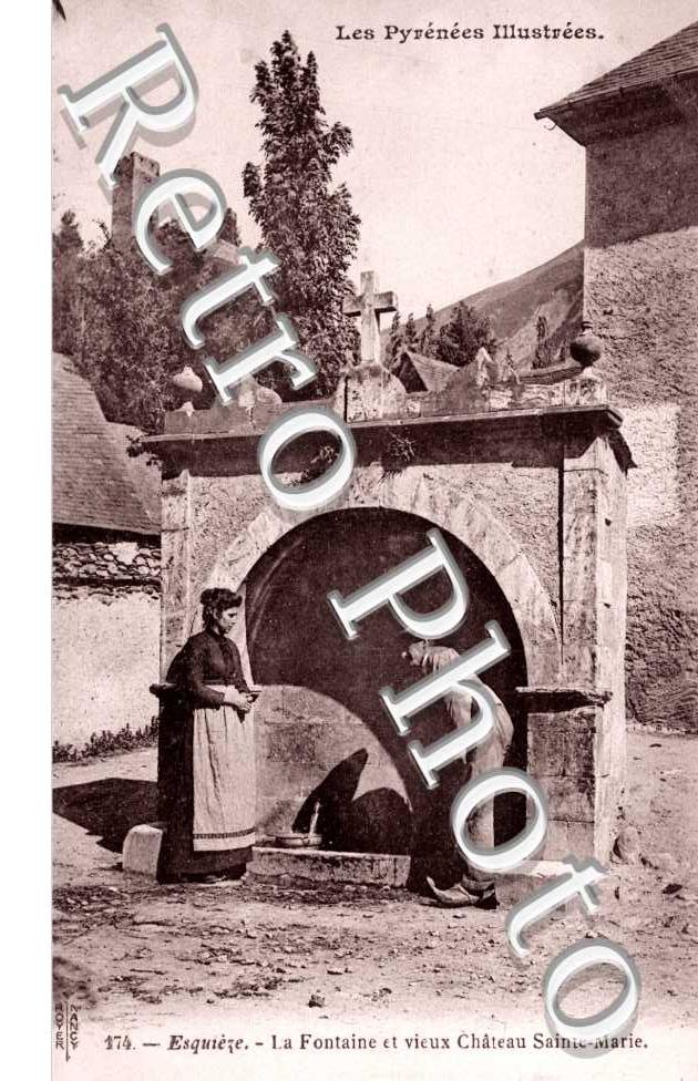 la Fontaine et le Vieux Chateau Sainte-Marie