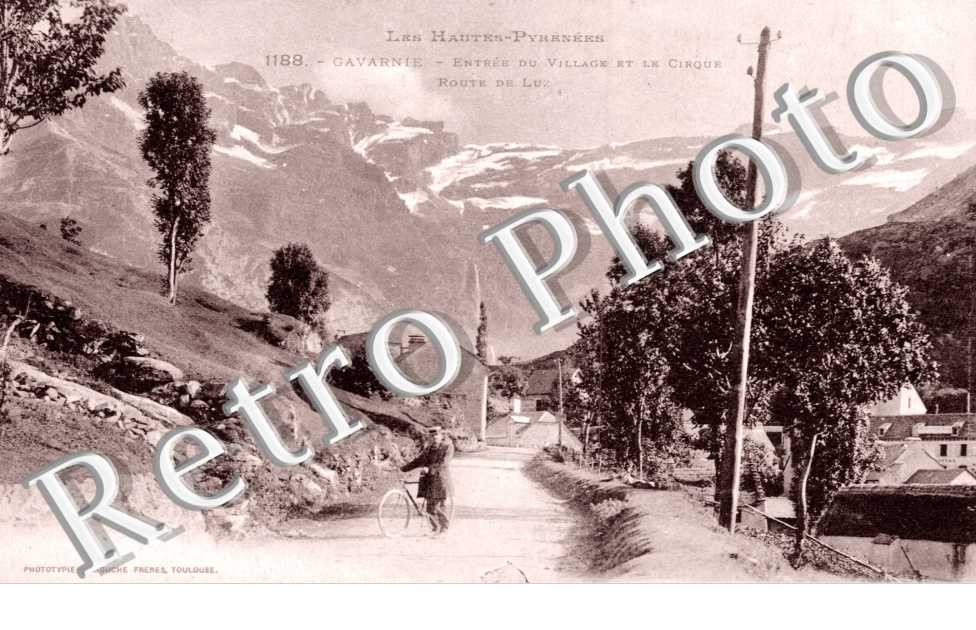 Entree du Village et le Cirque, Route de Luz