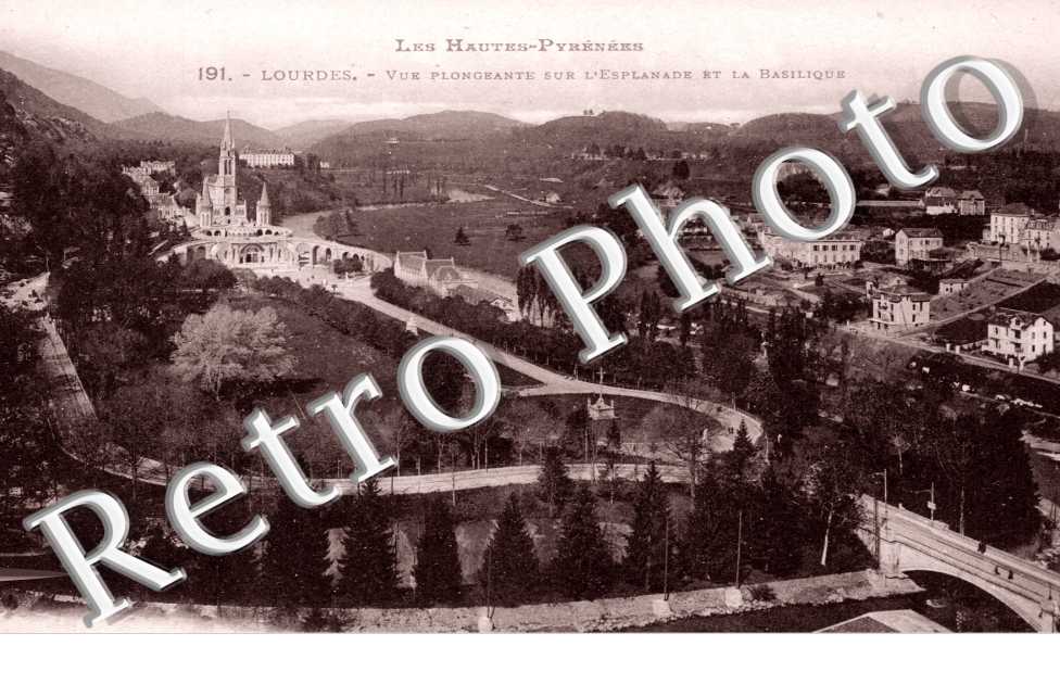 vue plongeante sur l'esplanade et la basilique