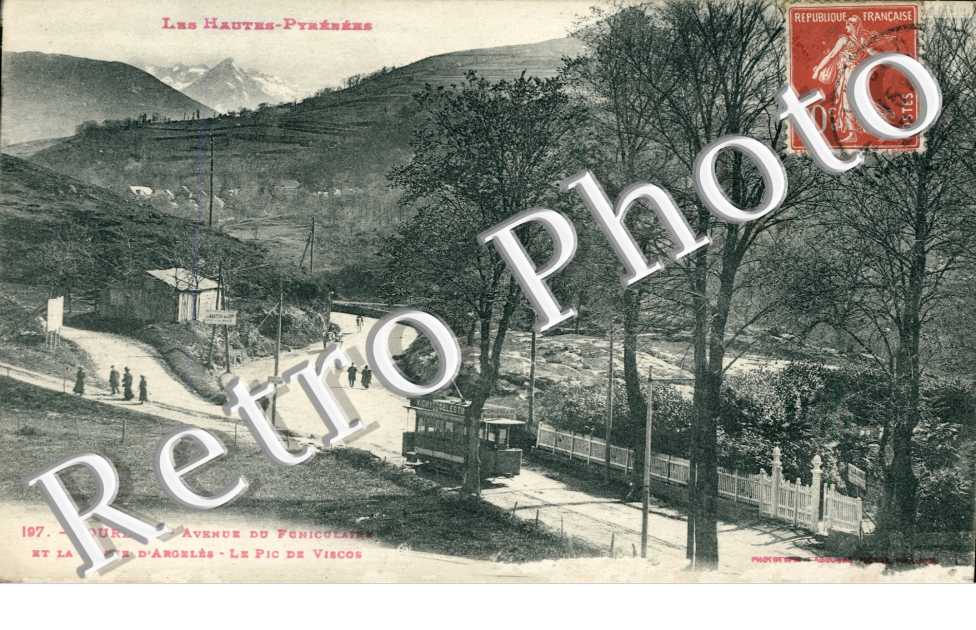 Avenue du Funiculaire et la Route d'Argeles, le Pic de Viscos