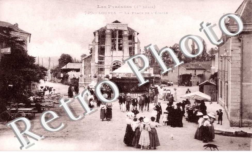 Un Manege, la Place de l'Eglise
