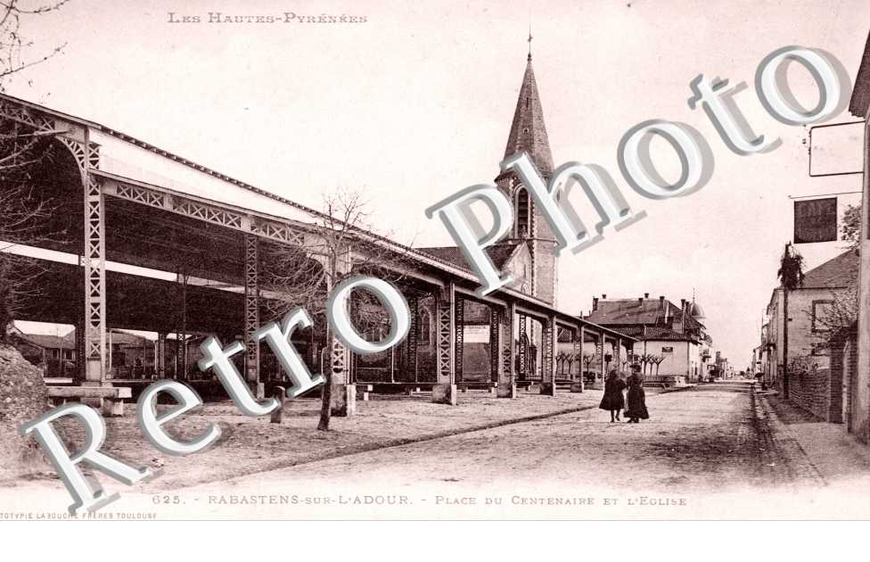 Place du  centenaire et l'eglise