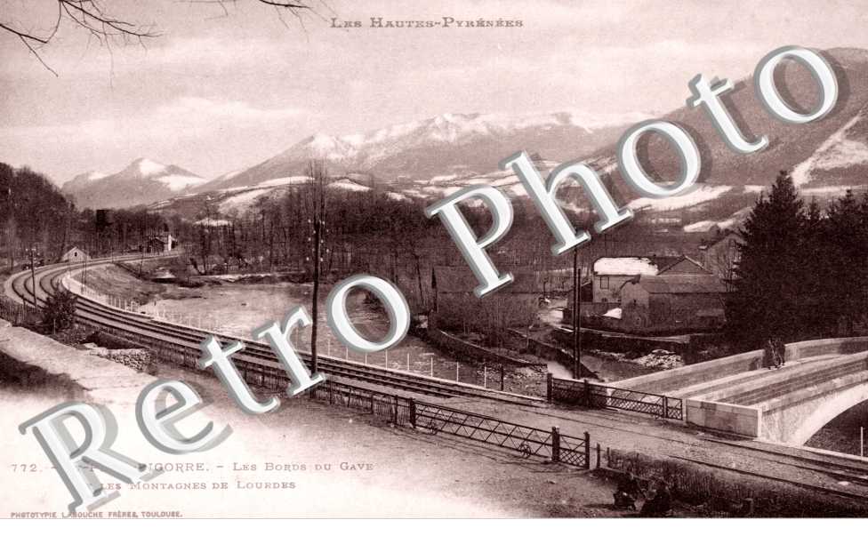 Les Bords du Gave et les Montagnes de Lourdes