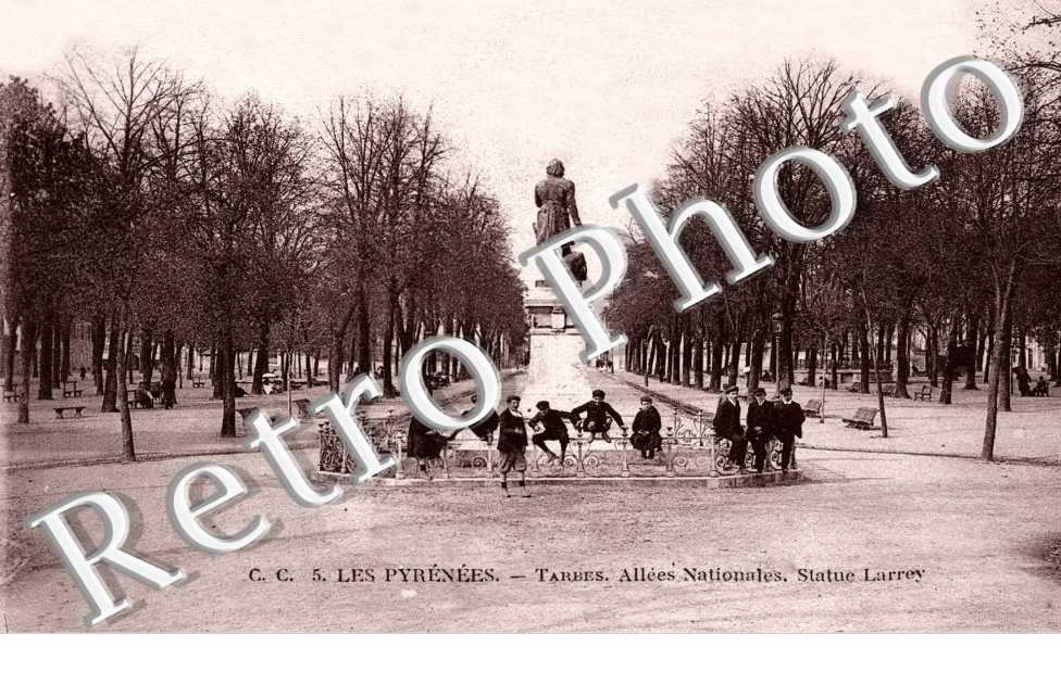 Allees nationales Statue Larrey