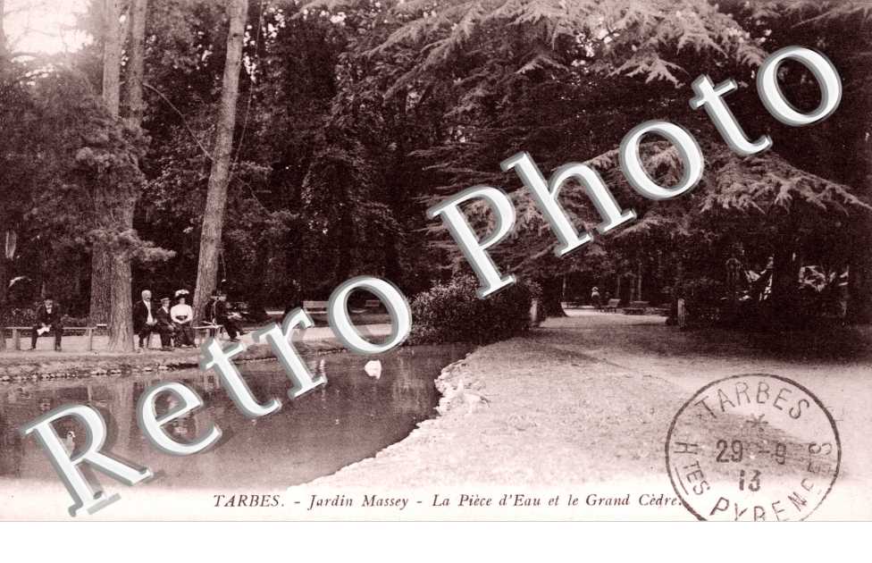 Jardin Massey - la piece d'eau et le grand cedre