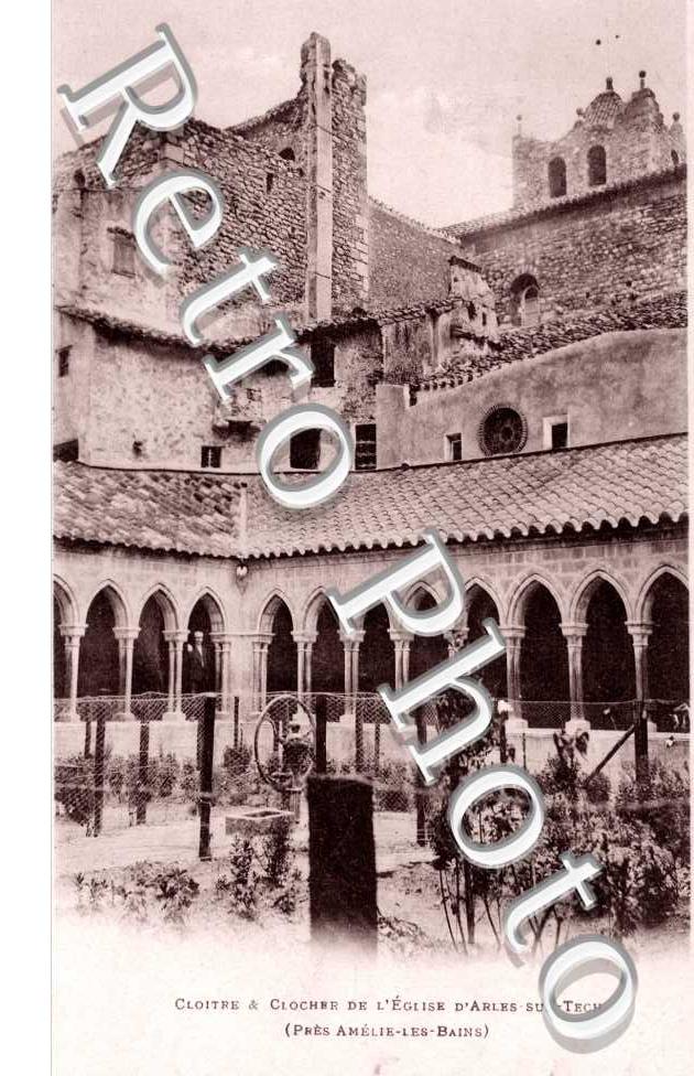 cloitre et clocher de l'eglise