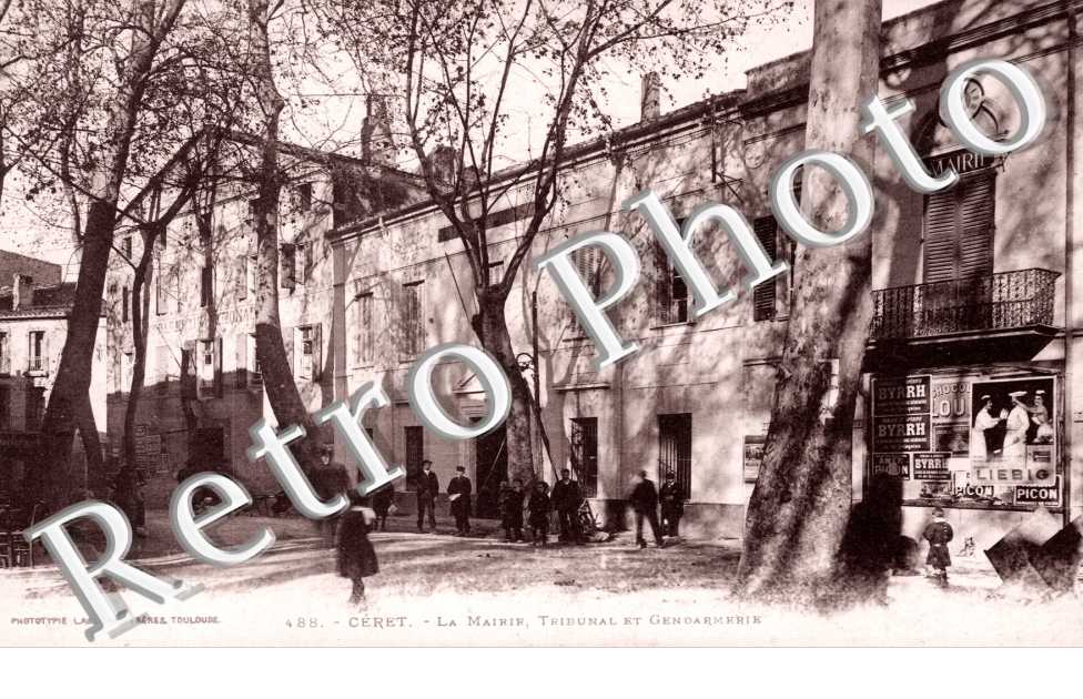 La mairie, tribunal et gendarmerie