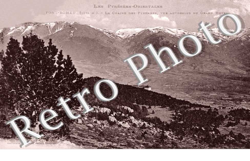 la chaine des Pyrenees, vue au-dessus du grand hotel