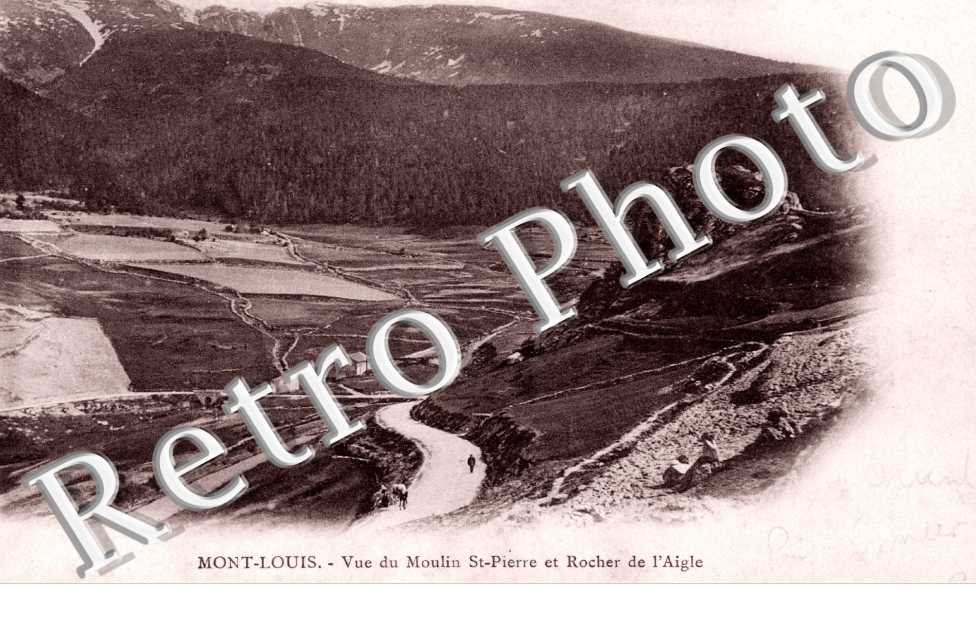 Vue du Moulin Saint Pierre et Rocher de l'Aigle